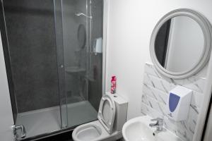 Digbeth Aparthotel的一间浴室