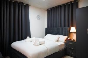 Digbeth Aparthotel客房内的一张或多张床位