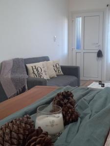 a living room with a table with a candle and pine cones at Casa Nera in Esquel