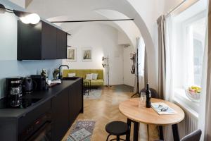 a kitchen with a table and a dining room at Marktplatz-Residenz - 110 m vom Traunsee in Gmunden