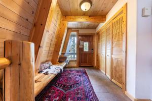 Khu vực ghế ngồi tại 4BD with Lake Views Near Beach and Slopes