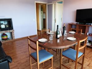 A television and/or entertainment centre at 5594 Apartment in Llançà