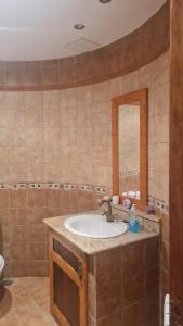 a bathroom with a sink and a mirror at Las Brisas - planta baja independiente in Marianes +15 photos