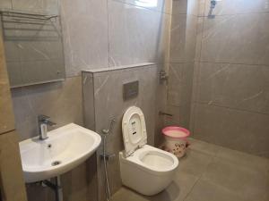 Koupelna v ubytování Sudeeksha Residency, Luxury Hotel with affordable price