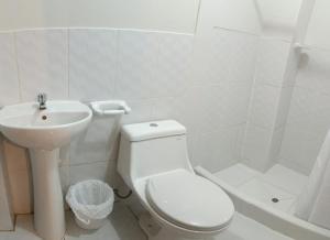 Kopalnica v nastanitvi intikilla hostal