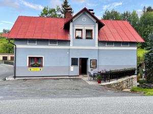 Hoone, kus külalistemaja asub