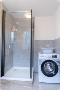 a washing machine in a bathroom with a shower at Ferienhaus Ostsee in Pruchten