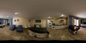 Część wypoczynkowa w obiekcie Apartamentos La Chaparrina del Jerte