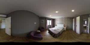Łóżko lub łóżka w pokoju w obiekcie Apartamentos La Chaparrina del Jerte
