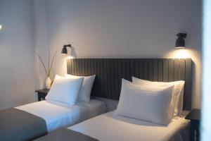 Säng eller sängar i ett rum på Acropolis Hotel