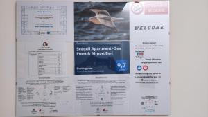 um sinal com um pássaro ao lado dele em Seagull Apartments - front and Sea View & Airport Bari em Bari