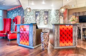 TV a/nebo společenská místnost v ubytování Leonardo Hotel Mannheim-Ladenburg