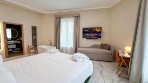 Postel nebo postele na pokoji v ubytování Vespucci Palace Roma