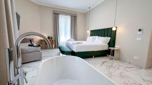 Postel nebo postele na pokoji v ubytování Vespucci Palace Roma