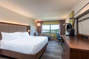 Postel nebo postele na pokoji v ubytování Holiday Inn Express Hauppauge-Long Island by IHG