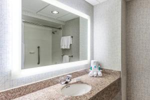 Koupelna v ubytování Holiday Inn Express Hauppauge-Long Island by IHG