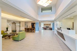 Vstupní hala nebo recepce v ubytování Holiday Inn Express Hauppauge-Long Island by IHG + 37 fotografií