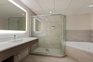Koupelna v ubytování Holiday Inn Express Hauppauge-Long Island by IHG