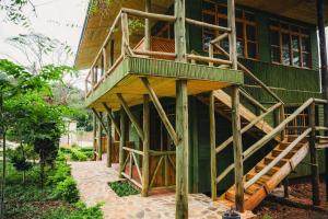 Budova, kde se hotel nachází + 3 fotografie