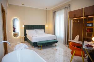 Postel nebo postele na pokoji v ubytování Vespucci Palace Roma