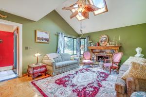 Gallery image of French-Inspired Townhome 9 Mi to Saratoga Springs! in Malta