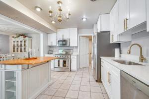 Gallery image of French-Inspired Townhome 9 Mi to Saratoga Springs! in Malta