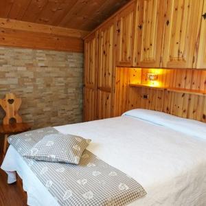 A bed or beds in a room at B&B La Soldanella
