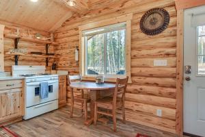 Gallery image of Soldotna Fishermans Cabin about 6 Mi to Kenai River in Soldotna