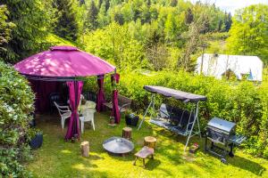 Ein Garten an der Unterkunft Chalupa Kukajda