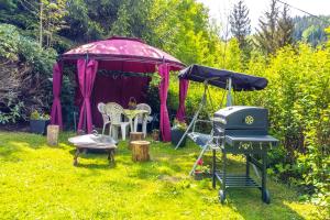 Ein Garten an der Unterkunft Chalupa Kukajda