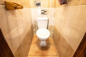 Ein Badezimmer in der Unterkunft Chalupa Kukajda