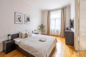 Stylish & Cozy City Center Apartment by Prestige Homes 1072 Budapest, Klauzál utca 31 kép - 2