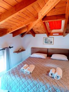 Tempat tidur dalam kamar di Hermione Port Luxury Residence