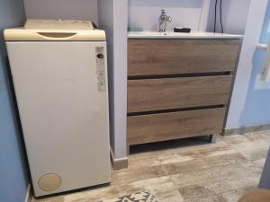 a kitchen with a sink and a refrigerator at coquet petit studio in Chaillevette
