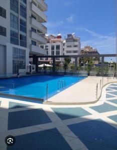 Bazen u ili blizu objekta Appartement vue sur mer