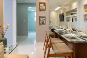 a dining room with a long table with chairs at Apartamento Completo - Alto Padrão - Sta Cruz in Rio de Janeiro
