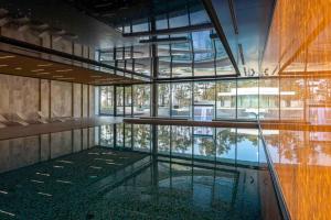 Bazén v ubytovaní WAVE private apartament - Sea View alebo v jeho blízkosti