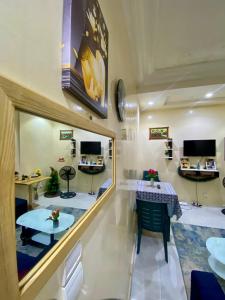 Μια τηλεόραση ή/και κέντρο ψυχαγωγίας στο Chez Danie