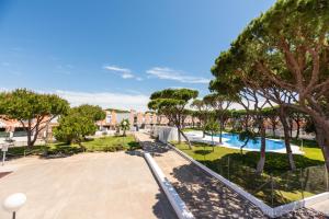 Vista de la piscina de Apartamento Playa La Barrosa o d'una piscina que hi ha a prop