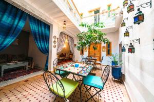 Posezení v ubytování Riad Kiyanjana + 29 fotografií