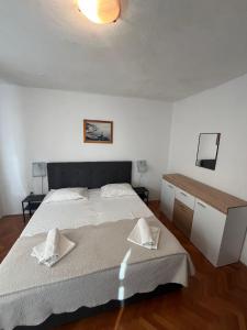 Postel nebo postele na pokoji v ubytování Apartmani Đani
