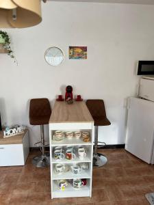 Kuhinja ili čajna kuhinja u objektu Apartmani Đani +6 fotografija