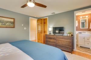 Letto o letti in una camera di Charming Highland Falls Home Less Than 2 Mi to West Point!