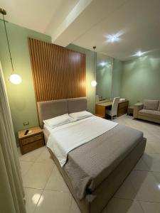 Postel nebo postele na pokoji v ubytování Hotel Kaloshi
