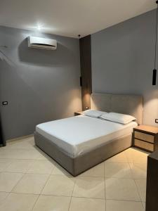 Postel nebo postele na pokoji v ubytování Hotel Kaloshi