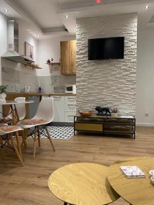 Η κουζίνα ή μικρή κουζίνα στο Apartman UNA-Plandište +20 φωτογραφίες