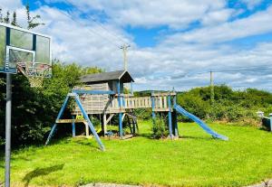 Parc infantil de Kerry home, in the country-side.