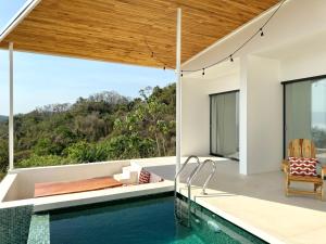 Bazén v ubytování Les Roches - Paradise Retreat nebo v jeho okolí