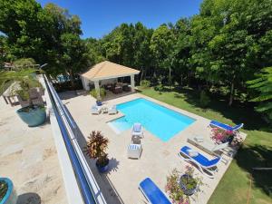 Výhled na bazén z ubytování Villa Caribe with Full Service nebo okolí