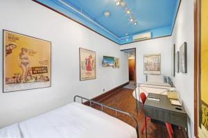a room with a bed and a desk in it at Chelsea Pines Inn in New York
